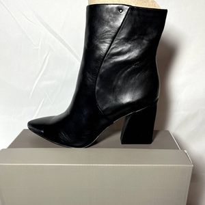 Franco Sarto Vesi Leather Bootie in Black- size 7